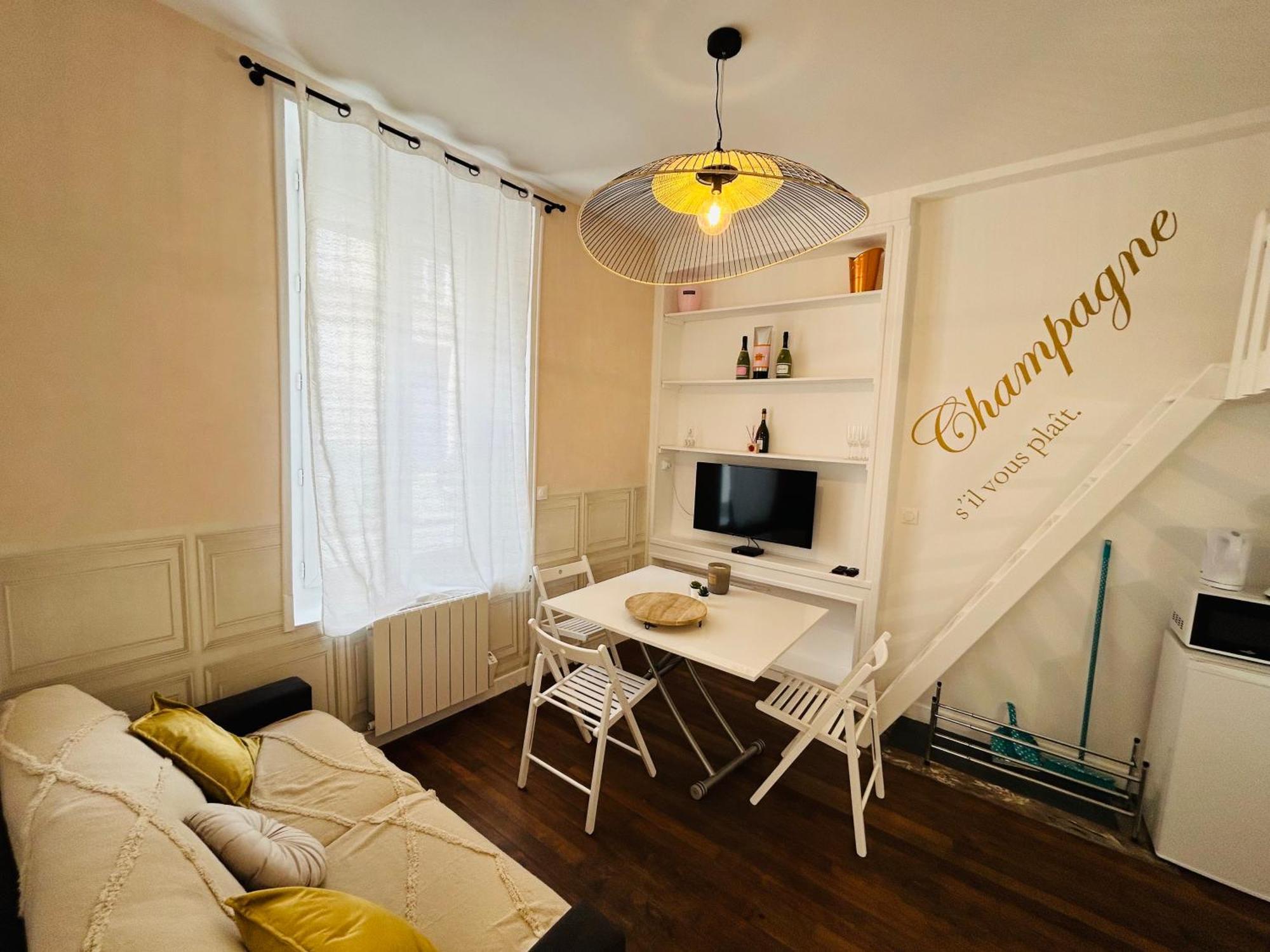 Le Champagne Coquebert Centre-ville Appartement *